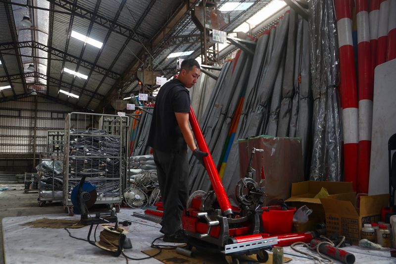 美國對等關稅已實施超過一個月，高科技業持續暢旺，傳產卻仍處於海嘯第一排。