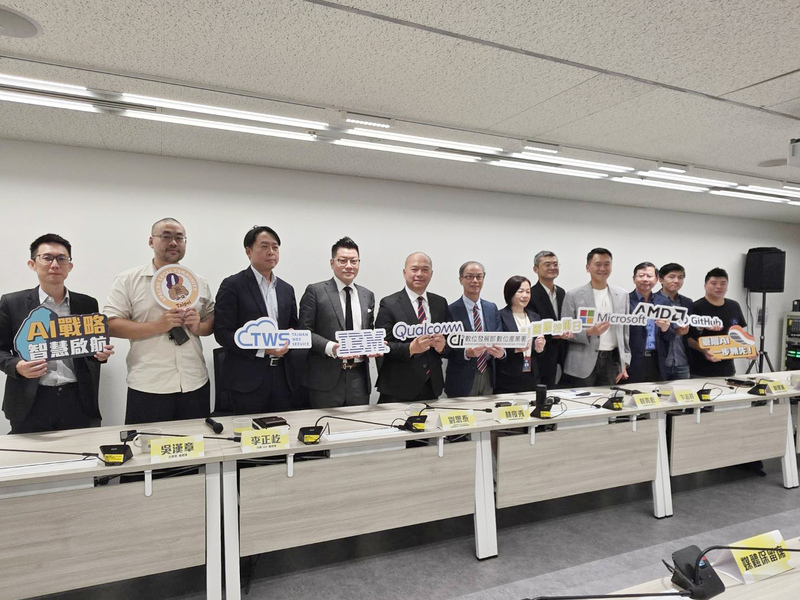 數發部1日邀請開發者代表，與AMD、台灣IBM、台灣微軟、美國高通公司（Qualcomm）攜手舉辦記者會，宣布9月起將透過「AI國際技術日」系列活動，將AI最新工具導入台灣，培育AI人才。