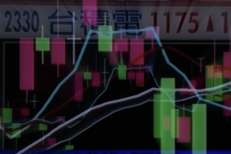 台積電上漲20元，帶動電子權值、高價股走高，推升台股5日上漲314.73點，攀
高至24494.58點，成交值新台幣4163.99億元。
