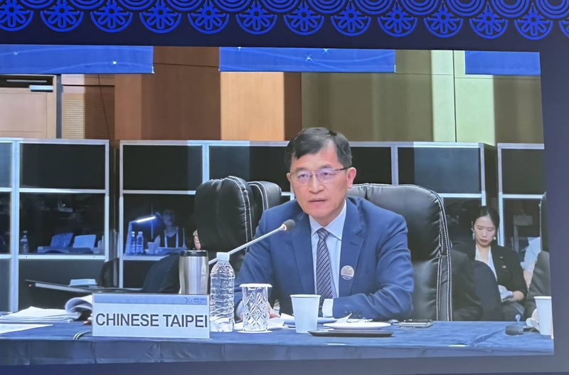 經濟部6日指出，政務次長何晉滄5日偕台灣代表團出席第31屆亞太經濟合作（APEC）中小企業部長會議。圖為何晉滄在APEC中小企業部長會議發言。（經濟部提供）