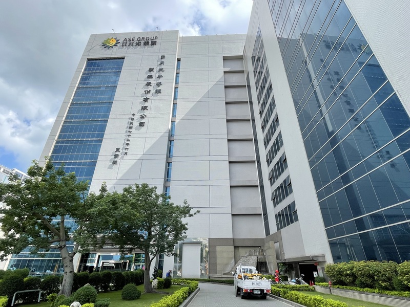 台灣封測廠在台美布局成外界關注焦點，市場聚焦人工智慧晶片CoWoS先進封裝量產進度、以及在台
灣和美國產能進展。圖為日月光高雄廠區一隅。 中央社記者鍾榮峰攝  114年9月7日
