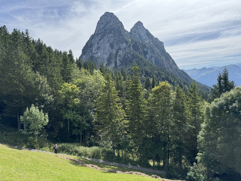 瑞士慕滕山區（Bergregion Mythen）風景美麗，但也是瑞士登山死亡人數最多的地區。