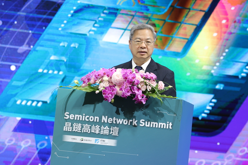 晶鏈高峰論壇9日上午在南港展覽館2館登場，經濟部長龔明鑫出席主持產業座談。
