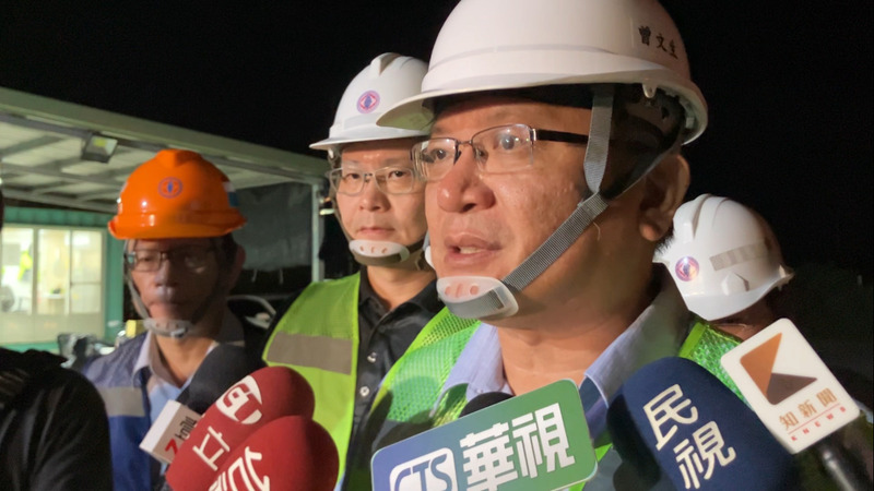 興達電廠火警，台電董事長曾文生(圖右1)赴現場了解狀況。