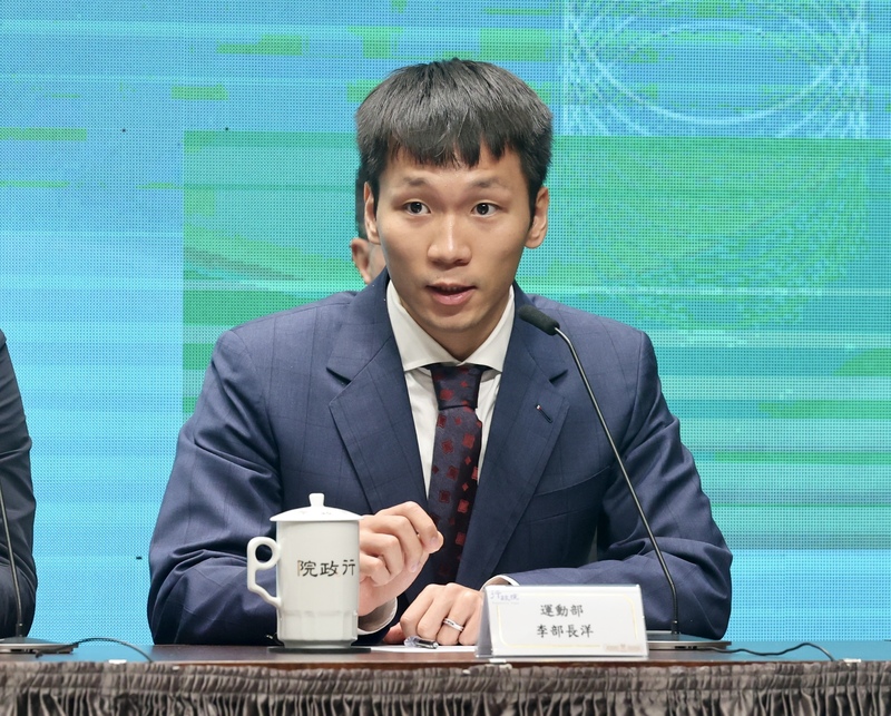 PD
李洋：研議青春動滋券是否擴大適用年齡
行政院11日舉行院會後記者會，運動部長李洋（圖）
表示，目前實施的「青春動滋券」，最近在思考是否
要將年齡層擴大，接下來將與運動部產業及科技司討
論。
中央社記者張皓安攝　114年9月11日
