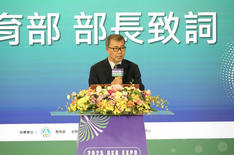 2025大學社會責任實踐博覽會（2025 USR EXPO）12日至13日在台北花博公園爭艷館登場，教育部長鄭英耀(圖)出席致詞。

