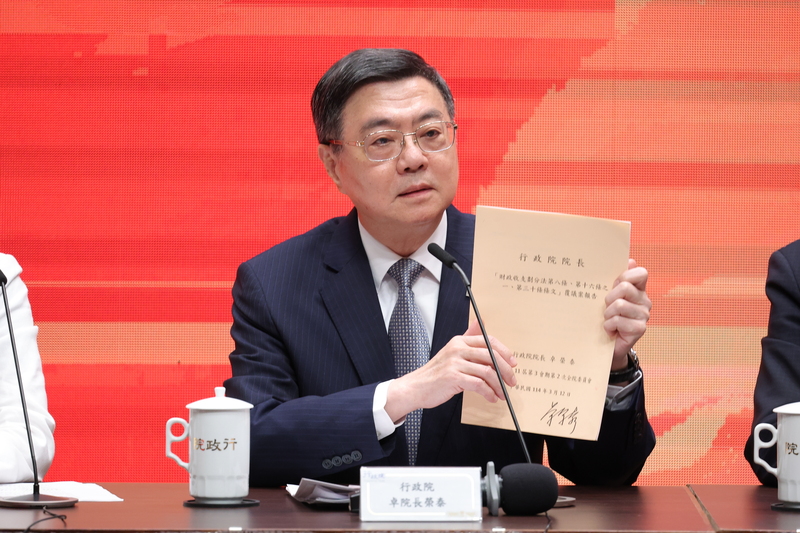 行政院13日與地方共商財劃法修法與事權分配等議題，行政院長卓榮泰（圖）出席會後記者會。
