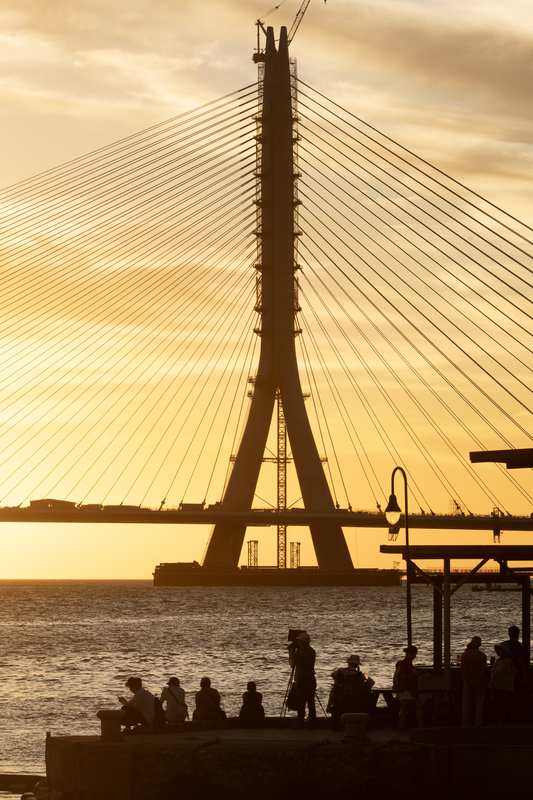 TD
攝影愛好者拍攝淡江大橋與夕陽
淡江大橋預計民國115年5月完工通車，將連結新北市
淡水、八里兩地，橋梁之美融入淡江夕照，預期將成
新地景。許多攝影愛好者16日在淡水老街一帶聚集拍
攝施工中大橋與夕陽美景。
中央社記者趙世勳攝  114年9月16日
