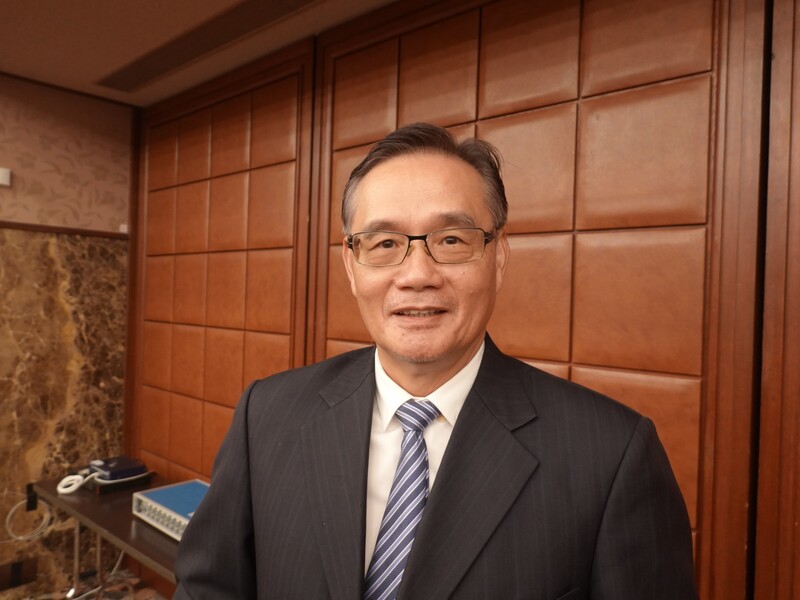 PF
AIT重提台灣地位未定  翁明賢：反制中國話語權
淡江大學國際事務與戰略研究所榮譽教授翁明賢18日
在東京出席一項論壇後接受中央社採訪時表示，美國
在台協會日前重提「台灣地位未定論」，一方面反制
中國話語權，一方面也為美中談判保留迴旋空間。
中央社記者楊明珠東京攝  114年9月18日
