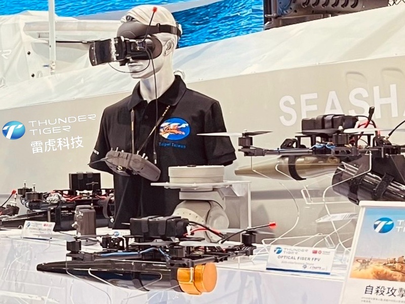 無人機業者雷虎科技宣布，自主研發的Overkill FPV自殺無人機系列正式獲得美國國防部國防創新單元（
Defense Innovation Unit, DIU）頒發的Blue UAS Cleared認證。這是台灣無人機產業首家取得此國際級資安與軍規認證的企業。（圖由雷虎提供）