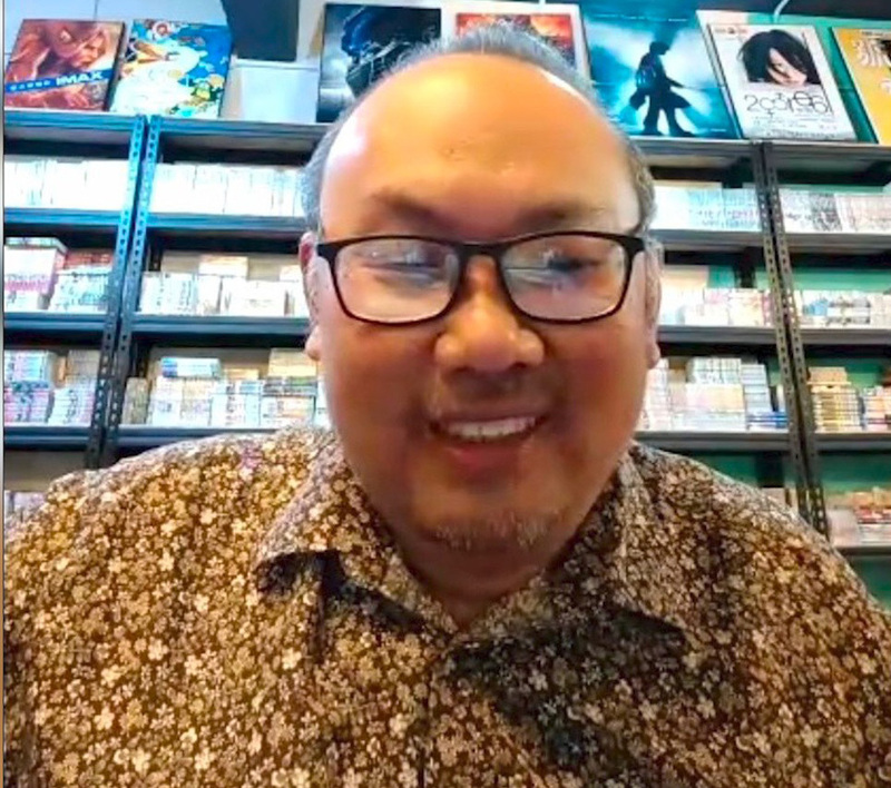 馬來西亞作詞人洪維聰創作歌曲「穿雨鞋的超人」致敬前往花蓮救災的志工，29日接受中央社視訊訪問時表示，希望歌曲讓更多民眾建立信心，大批人自發到災區伸援，這個畫面應要感動全世界。

