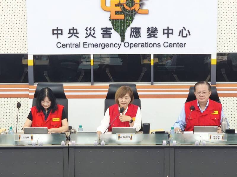 中央災害應變中心30日表示，花蓮馬太鞍溪堰塞湖溢流釀災，共釀18死、6失聯、121傷，災區仍有1606戶需清淤，預定中秋連假前完成第一階段工作。（中央災害應變中心提供）
