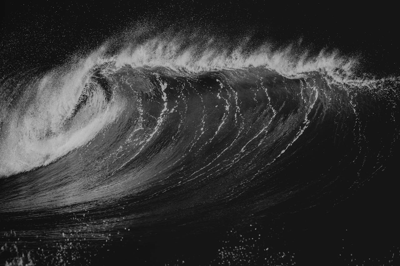 內政部、台北市政府17日共同舉辦「2025大規模地震及海嘯災害防救國際研討會」，針對大規模地震海嘯的群眾疏散應變能力，有專家指出，台灣的海嘯避難設施不夠、例行演練不足，希望各界正視問題並盡快對症下藥。 (翻攝自Pexels.com)