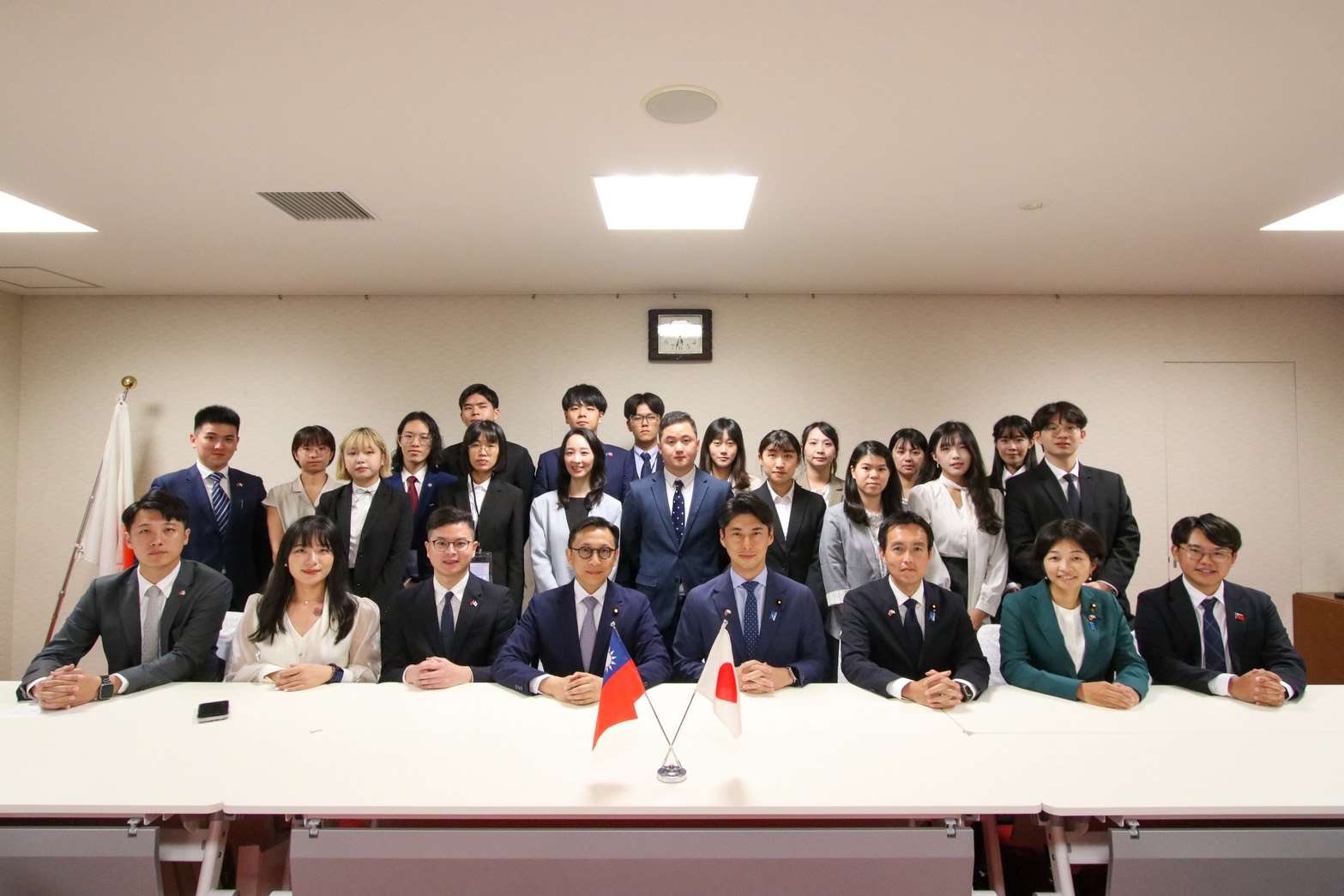 國民黨今天(11日)發布新聞稿表示，「青年乘風計畫」代表團於10日拜會日本自由民主黨青年局。(國民黨提供)
