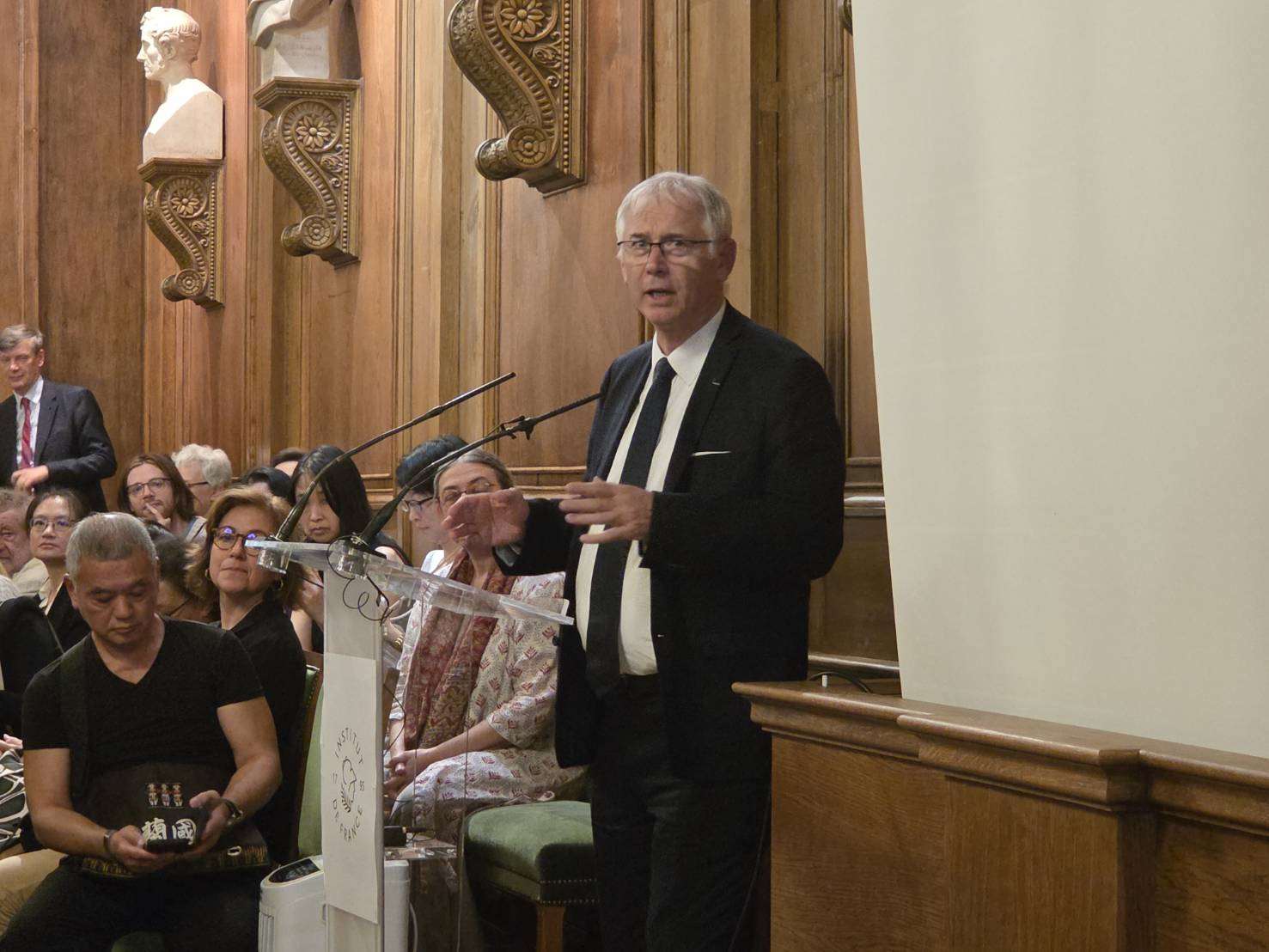 法國「維蘇亞洲國際影展」創辦人尚馬克．鐵胡萬(Jean-Marc Thérouanne)，30年來選映超過80部台灣電影，接待無數台灣影人，透過影像讓更多法國人認識並欣賞台灣文化，獲頒第28屆台法文化獎。(江昭倫 攝)