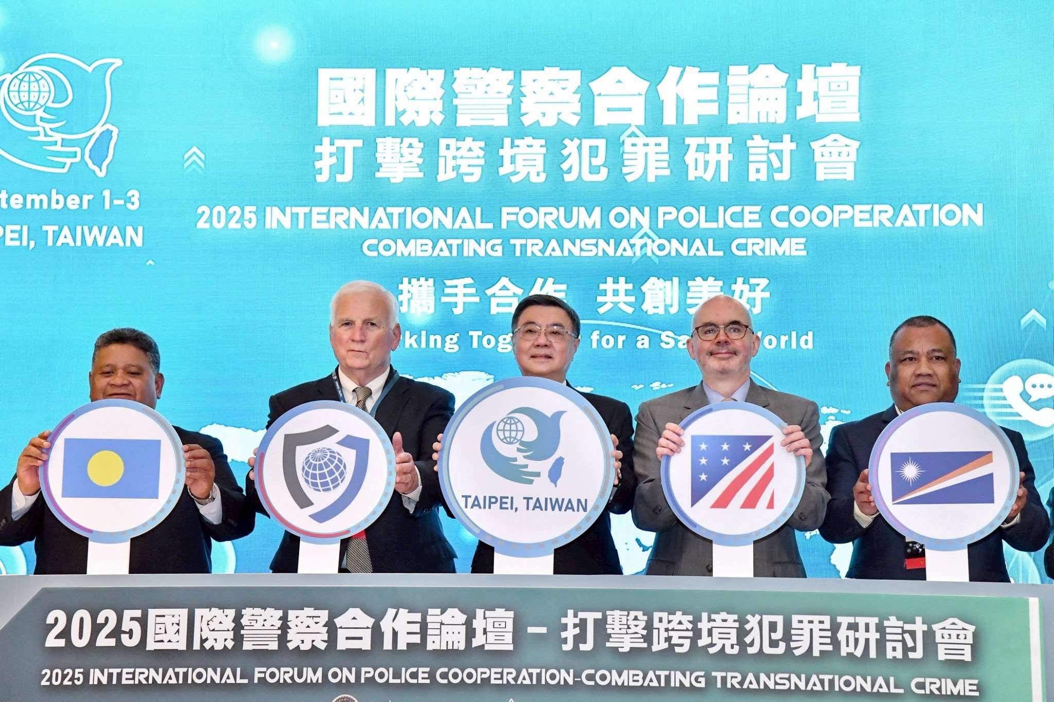 行政院長卓榮泰2日出席「2025國際警察合作論壇 打擊跨境犯罪研討會」。(圖：行政院提供)