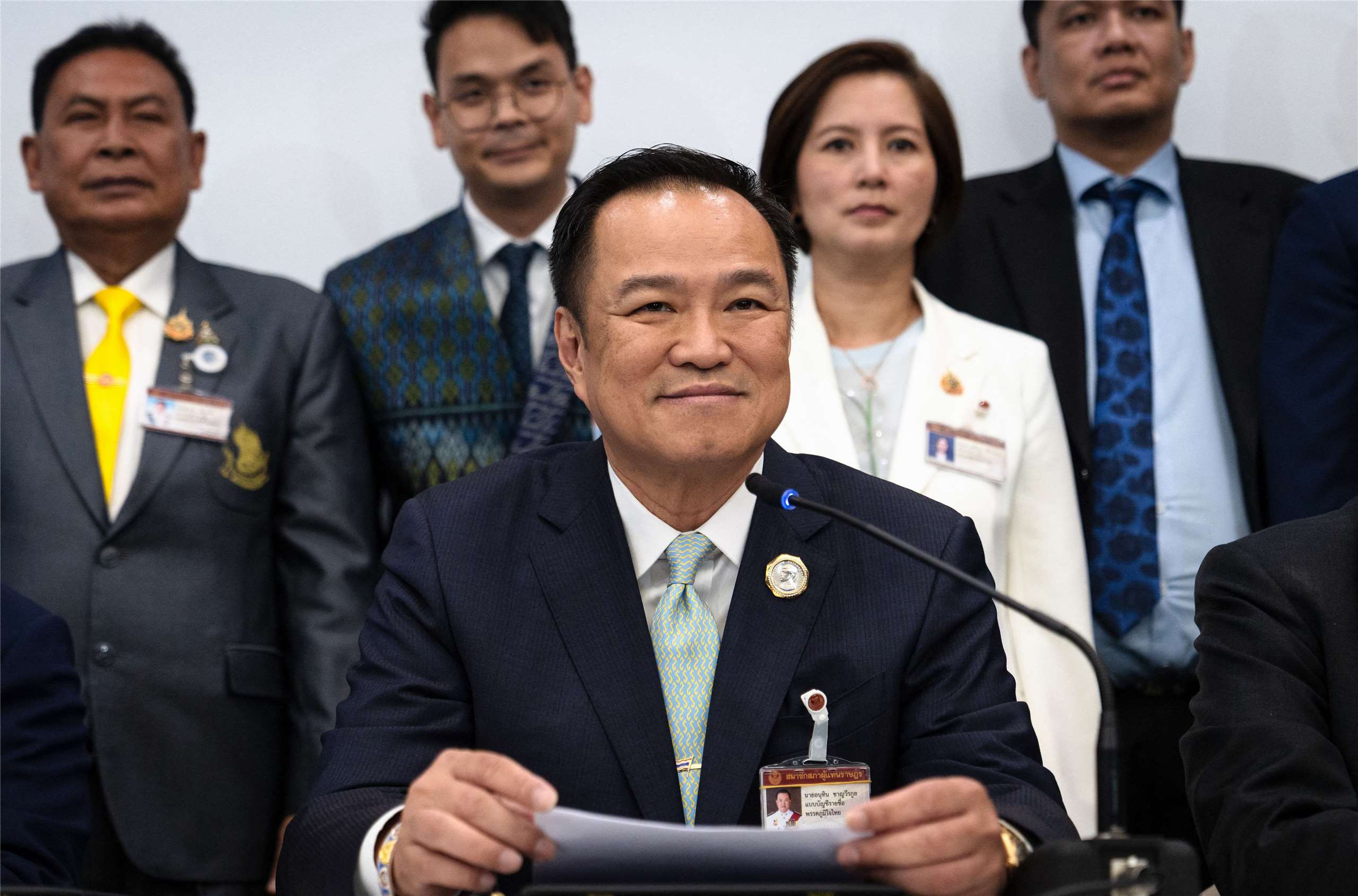 泰國新總理阿努廷（Anutin Charnvirakul）(前)。(資料照片)