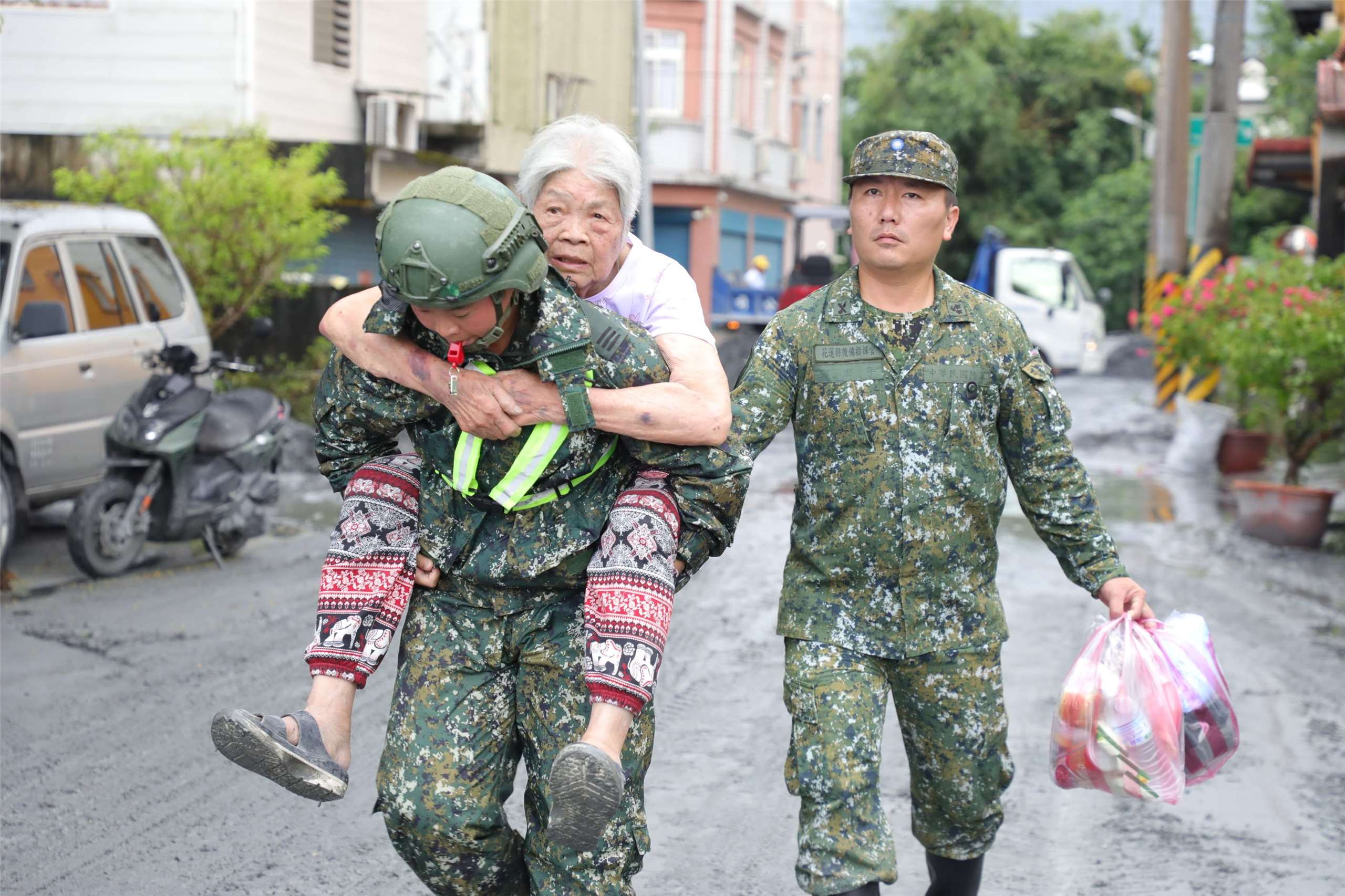 國防部第2作戰區投入花蓮災後復原。(圖：國防部提供)