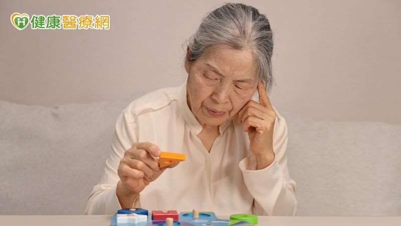 臨床上65歲後的族群仍是失智高風險者。近年健康意識提升，50～65歲民眾只要出現「腦霧、健忘」便會主動求診，但真正在客觀測試顯示認知缺損者，仍以退休後族群較多。