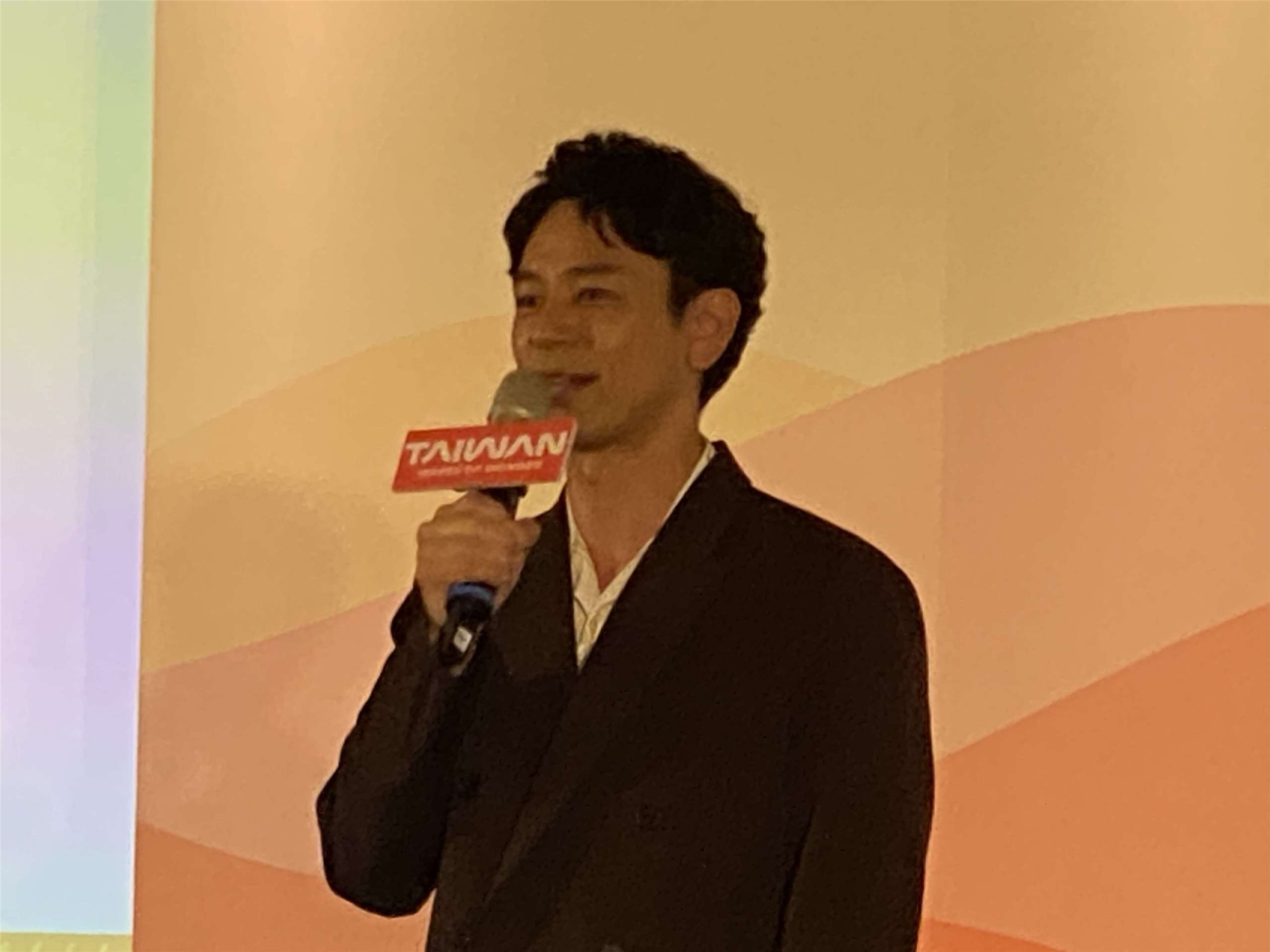 觀光署17日再度邀請視台灣為「第二個家」的日本國民男神妻夫木聰，擔任日本市場的台灣觀光年度代言人。 (吳琍君攝)