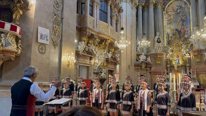 外交部今年與文化部合作，推動「歐洲台灣文化年」活動。圖為台灣原聲合唱團的天籟之音睽違10年再現維也納，今年6月8日參與由外交部與文化部共同主辦的「2025歐洲台灣文化年」節目。（駐奧地利代表處提供）