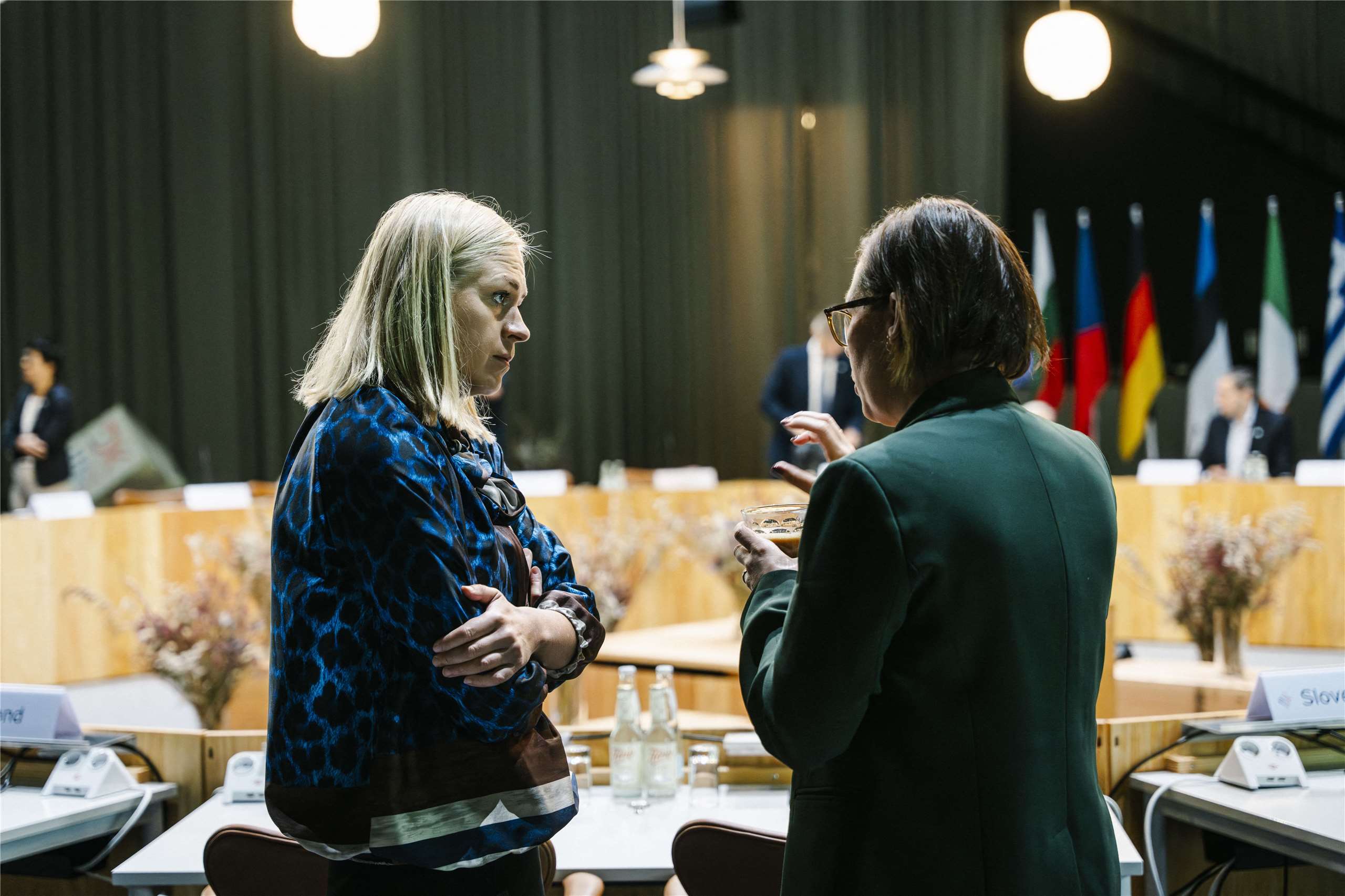 芬蘭外交部長瓦爾通寧（Elina Valtonen）（左）。資料照。