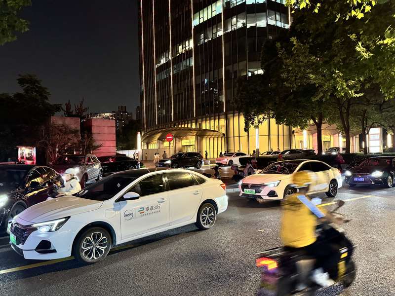 圖為上海街頭的網約車。