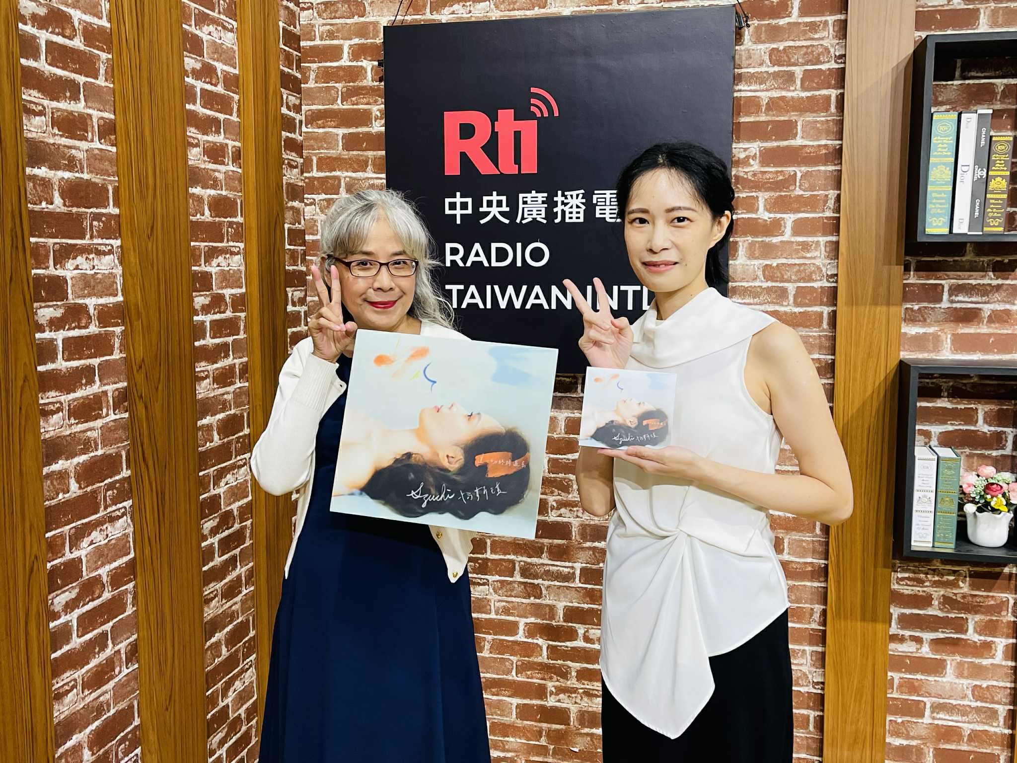 Voice to the World 節目主持人介文專訪 古典及爵士雙棲女聲 Szuchi 楊斯琪

