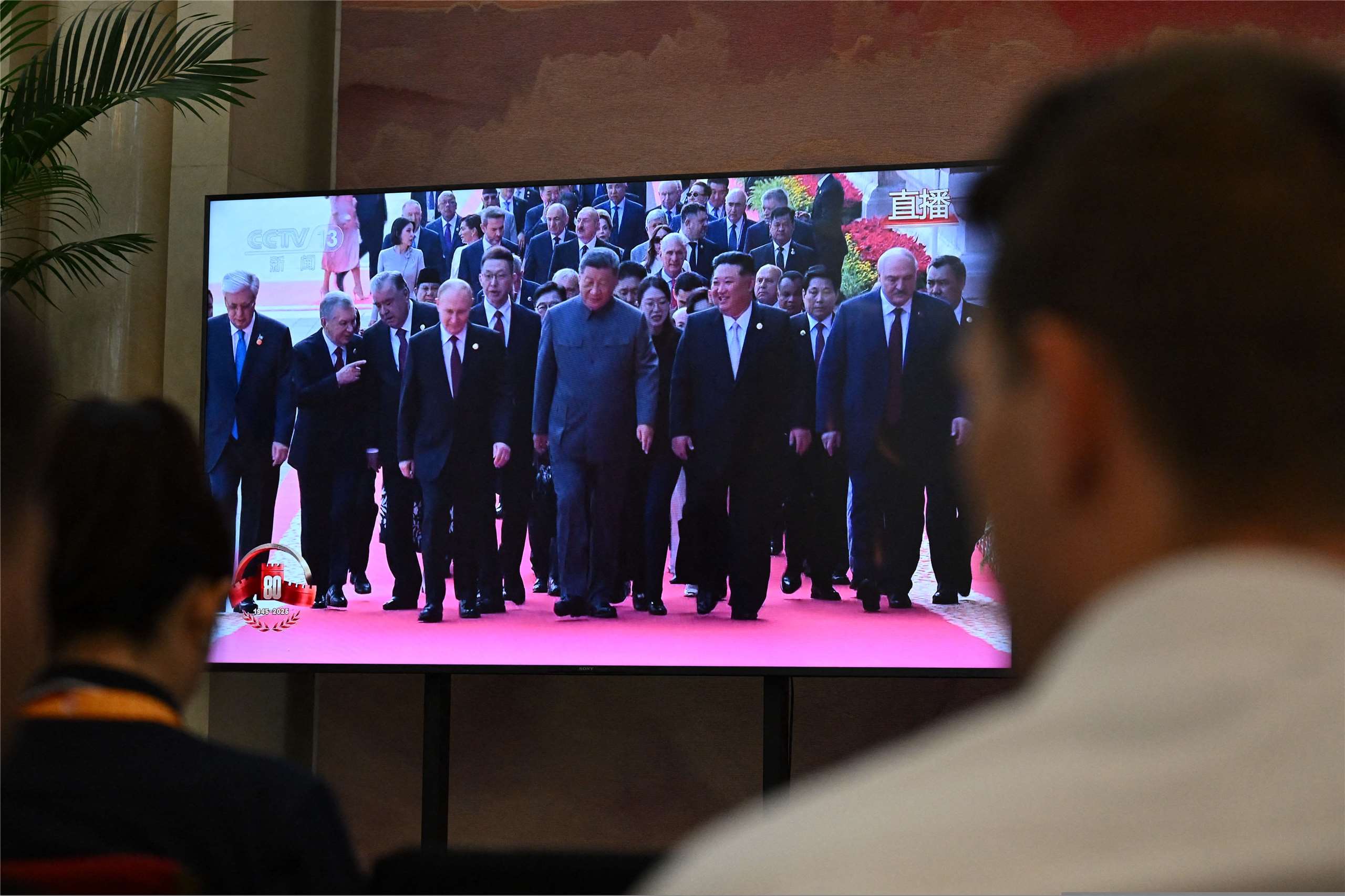 中共3日舉行九三閱兵，中共中央總書記習近平、俄羅斯總統蒲亭、北韓領導人金正恩並肩而行。