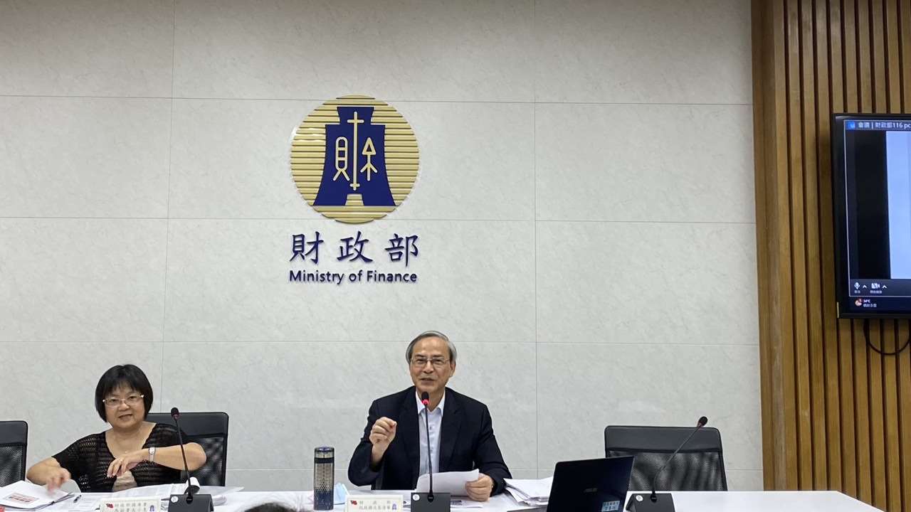 財政部次長阮清華(右)。資料照。(陳林幸虹 攝)