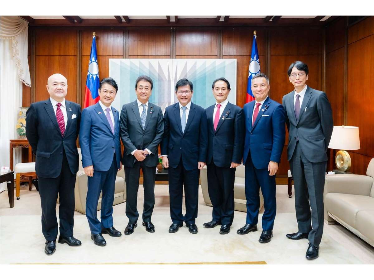 日本自民黨眾議員星野剛士率團來台參加台日執政黨外交國防會談。外交部長林佳龍3日接見訪團並在社群平台發文 (圖取自林佳龍臉書)