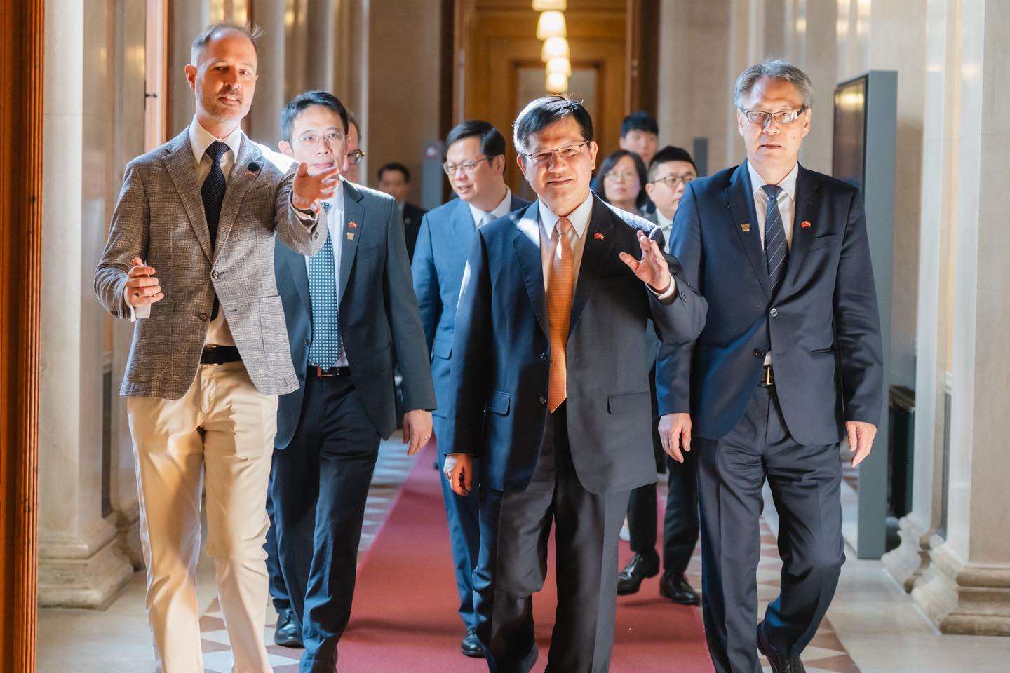 外交部長林佳龍近日出訪歐洲，抵達奧地利維也納時，會晤多位奧地利國會議員。(圖：林佳龍臉書)