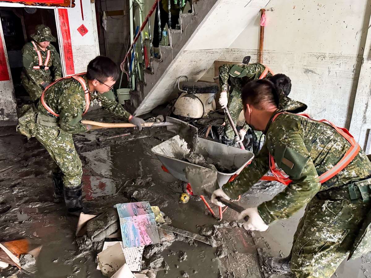 陸軍司令部28日表示，希望以最短時間、最高效率完成災後復原，展現陸軍守護民眾的決心與行動力 (陸軍司令部提供)