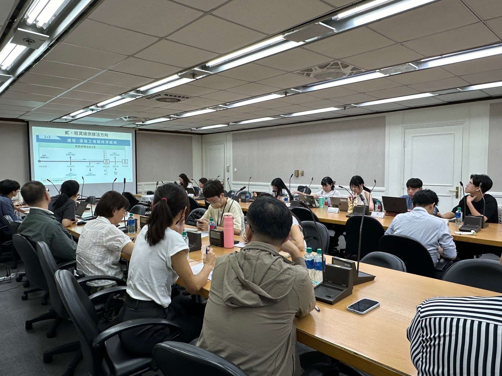 內政部邀青年代表了解租屋需求與困境。(圖：內政部) 