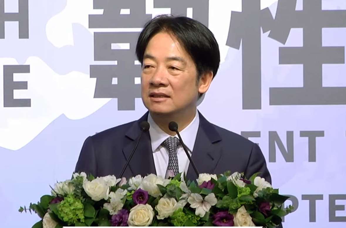 賴清德總統20日出席總統府全社會防衛韌性國際論壇開幕式致詞。(翻攝總統府臉書直播)