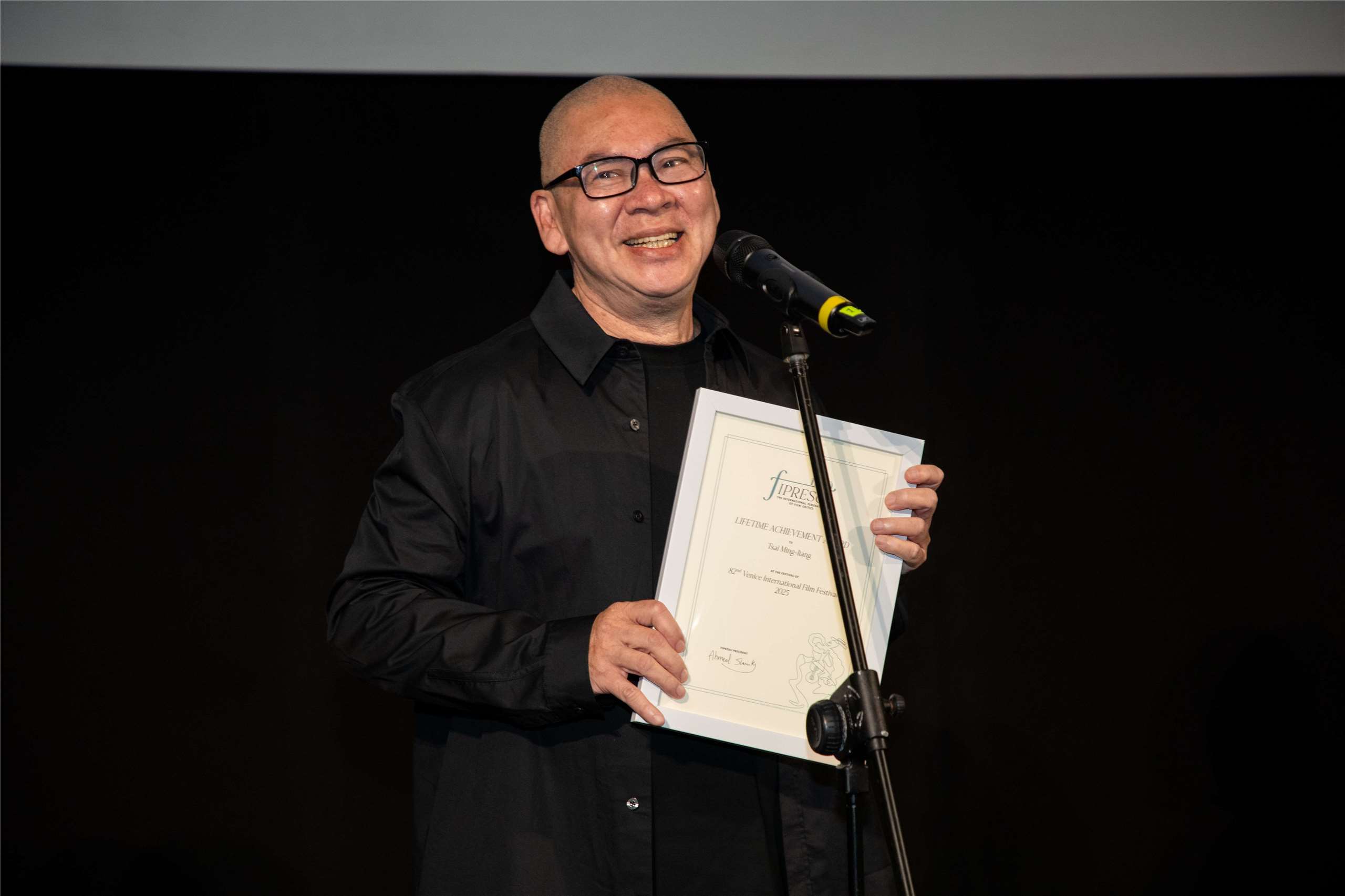 攜《愛情萬歲》重返威尼斯，蔡明亮獲頒費比西國際影評人協會頒發終身成就獎。(國家影視聽中心提供)