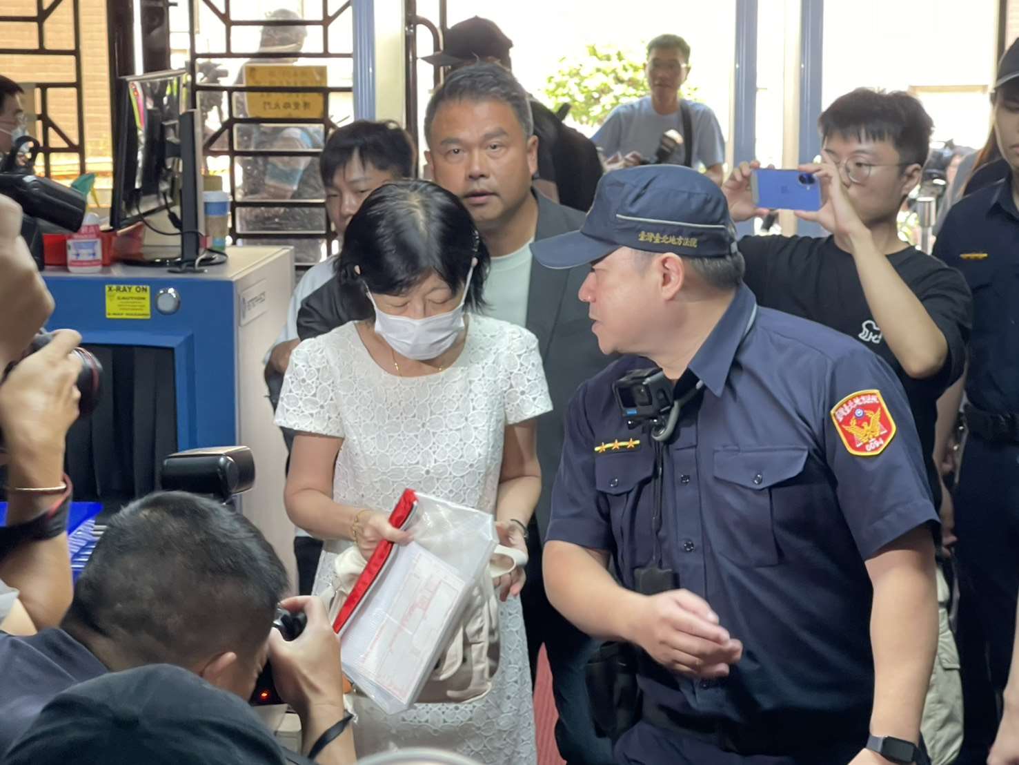 陳佩琪抵達台北地院辦理柯文哲交保程序。（鄭佑漢 攝）