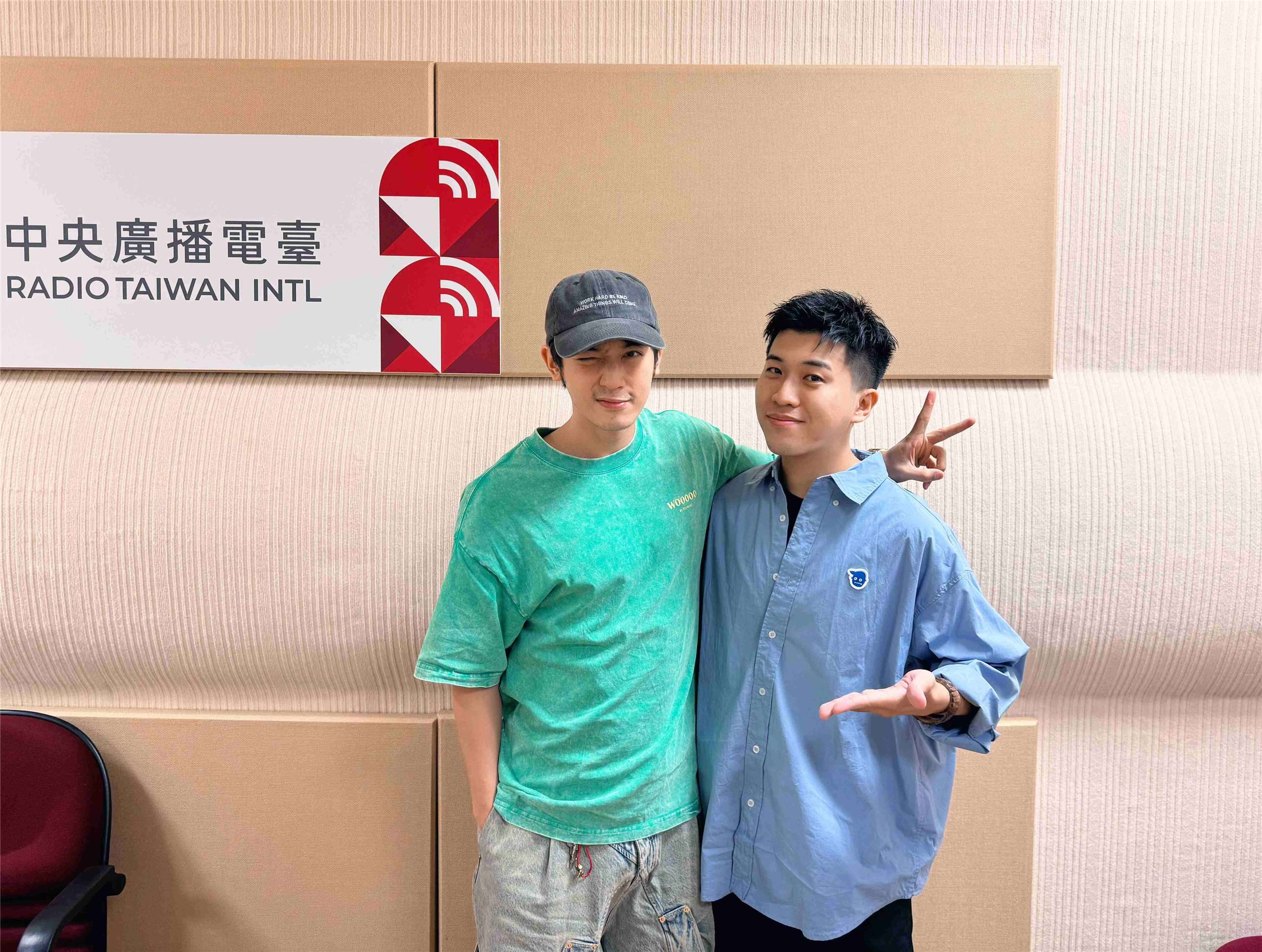 主持人內克與來賓小樂吳思賢