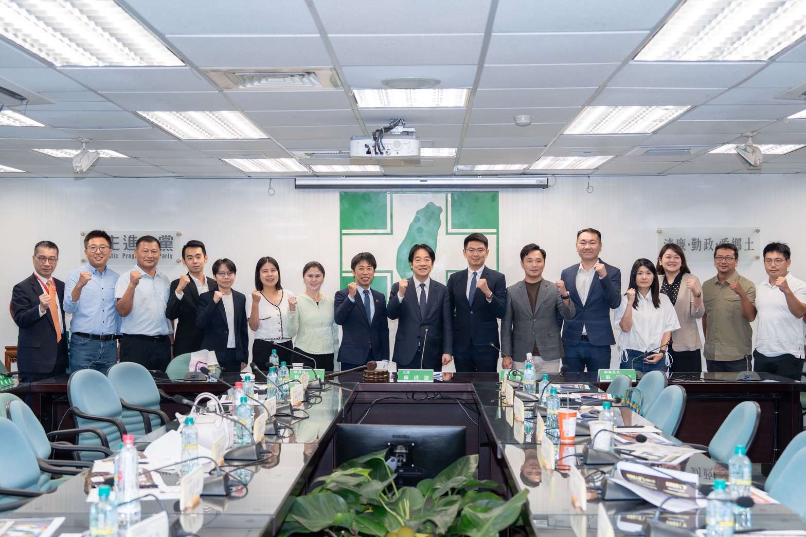 民進黨主席賴清德今(3)日與青年議員對談，議員期許「賴清德2.0」準備好了 。（圖：民進黨提供）
