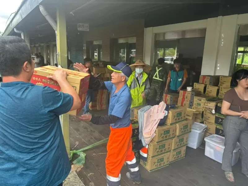 台糖27日表示，救災指揮中心的光復糖廠物資已經滿倉，若還有物資在路上，可改送瑞穗農會倉庫。（花蓮縣府提供）