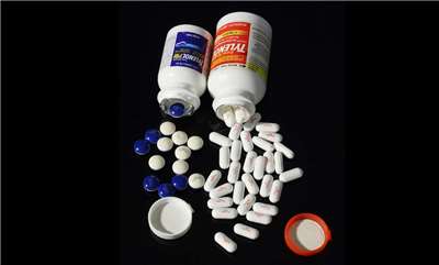 美國止痛劑泰利諾(Tylenol)，其成分是乙醯胺酚，常見使用於鎮痛藥和解熱。(維基百科)