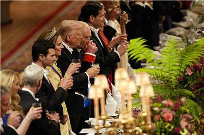 英國國王查爾斯三世在溫莎城堡，以國宴款待美國總統川普。