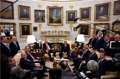 土耳其總統艾爾段(Tayyip Erdogan，中左)25日訪問白宮，與美國總統川普(Donald Trump，中右)舉行會談。(翻攝Presidency of the Republic of Türkiye@X平台)