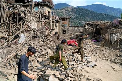 阿富汗8月31日深夜發生規模6地震，造成嚴重傷亡。(AFP)