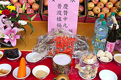 到底港臺兩地之間在農曆七月所過的「盂蘭節」與「中元節」有什麽不同呢？（圖/取自中央社）