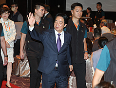 賴清德總統在行政院長卓榮泰、總統府秘書長潘孟安及行政院秘書長張惇涵陪同下，第4度在總統官邸宴請黨籍立委。資料照。
