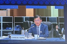 經濟部6日指出，政務次長何晉滄5日偕台灣代表團出席第31屆亞太經濟合作（APEC）中小企業部長會議。圖為何晉滄在APEC中小企業部長會議發言。（經濟部提供）