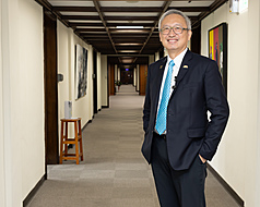 外交部與文化部共同推動「2025歐洲台灣文化年」，外交部政次吳志中專訪表示，台灣代表華人社會成功的選擇，是令人佩服的「台灣傳奇」，透過文化傳達，格外具有意義。
