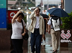 南方雲系北移 午後留意短時強降雨。