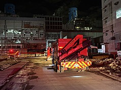 高雄興達發電廠9日晚間發生火警，疑因天然氣洩漏致現場起火，現場明火目前已熄滅，電廠人員均安全。（高雄市消防局提供）

